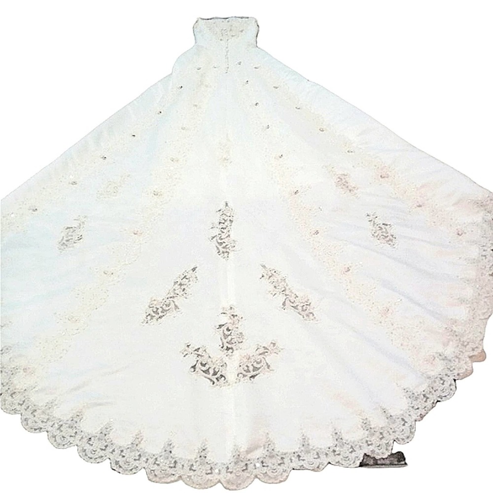 Wedding dress Kim Kardashian style